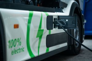 E-Lkw am Strom